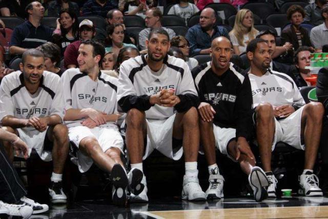 翼侧常出现 翼侧常出现